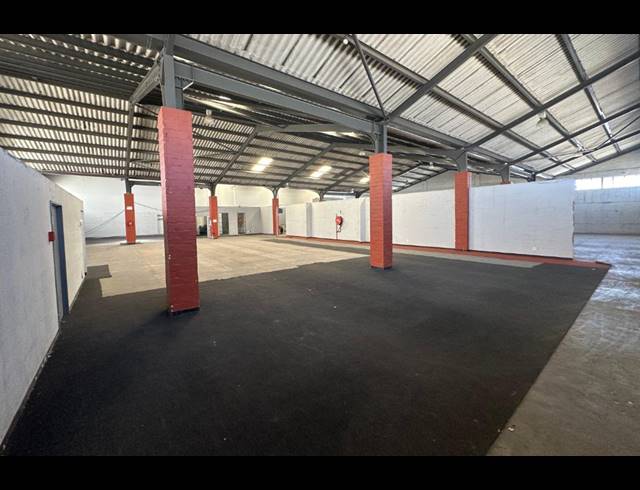 5,007M² WAREHOUSE FOR SALE IN PAARDEN EILAND